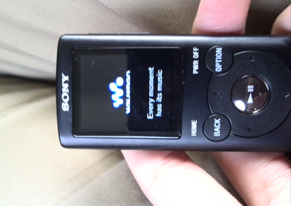 WALKMANがこの画面から動かないです - 誰か教えてくださ - Yahoo!知恵袋