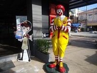 マクドナルドのキャラクターの名前を教えてください マクド Yahoo 知恵袋