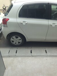 自宅玄関前に駐車する車について 自宅玄関前は6メートルの道路になっ Yahoo 知恵袋