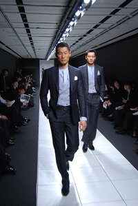 ブランドスーツってどのくらいの値段がするのでしょうか 高級ブラン Yahoo 知恵袋