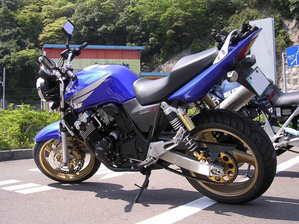 CB400SFとXJR400で悩んでいます。似てる二台ですが、性能的にど