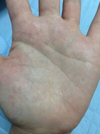 手相を見て頂きたいです いろんな人に生命線が短すぎて早死にする Yahoo 知恵袋