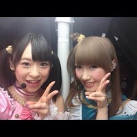 内田彩みたいな髪色に染めるにはどうすればいいでしょうか 画像の右の Yahoo Beauty