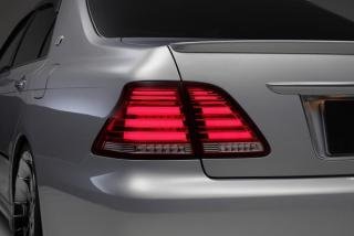 ゼロクラウンの純正テールランプのLED切れについて。自分はH1