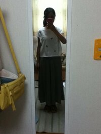 今日の夜友達と花火するのですがこの服装どうでしょう グレーのス Yahoo 知恵袋