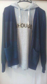 薄めのパーカーにカーディガンを羽織るこのコーディネートはおかしくないでし Yahoo 知恵袋