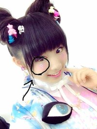 こういう目元に貼るキラキラのシールってどこで買えるのですか Yahoo 知恵袋