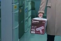 パナソニック冷蔵庫のCMの序盤で 西島秀俊さんが手に持っているパナソニック商品の詳細を教えて下さい。 