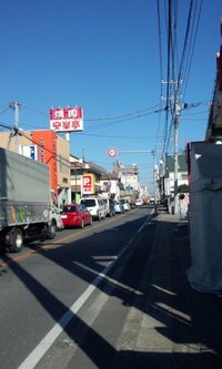 日本は道路が狭いのになぜこんなに車だらけなんですか 道路渡るのにも一苦労 Yahoo 知恵袋