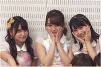 女子に質問 両手を頬に当てるポーズ 最近よく見かけるけど これて流行って Yahoo 知恵袋