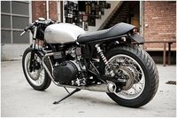 XJR400をカフェ仕様にしたいのですが、リアカウルを取り外してクラシカ... - Yahoo!知恵袋