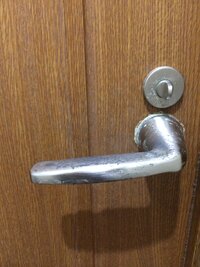 ドアノブに白いサビのようなものができてしまいました T T これはもう綺 Yahoo 知恵袋