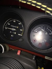 ジムニーsj30なんですが、このメーターが付いているのは、前期ですか  