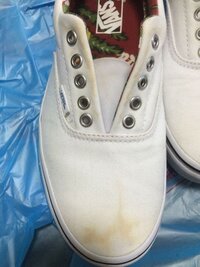 白のバンズのキャンパス地のスニーカーを洗ったら茶色いのが出てきて余計に汚 Yahoo 知恵袋