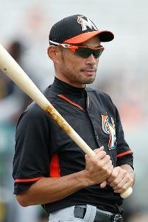 イチロー選手のバットの真ん中が茶色になっていますが これもデザ Yahoo 知恵袋