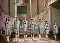 サウンド オブ ミュージックのマリアとトラップ大佐は何歳くらい離れて Yahoo 知恵袋