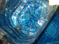 ショップで売ってるベタはなぜあの小さい容器で生きていけるので Yahoo 知恵袋