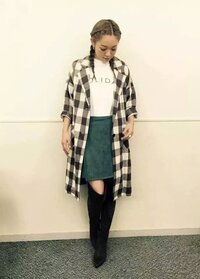 この間のmステにでた西野カナさんが着ていたこのチェックの服のブランド名を Yahoo 知恵袋