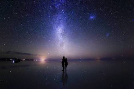 写真に詳しい方に質問です。星景写真の撮影で、星空と一緒に人を