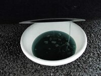 冷却水を交換しました 古い冷却水の表面に油の 膜が薄くできました これは Yahoo 知恵袋