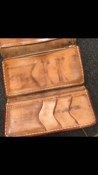 ゴローズの財布を中古で購入しようと思っているのですが偽物もあるというので不安です。詳しい方に教えていただきたいです！ またこれは本物ですか？