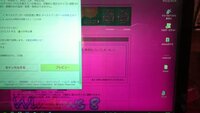 ノートPCの画面の色について…
急にノートPCの画面が全体的にセロファンを貼ったような感じで薄い黄緑色になってしまいました。 また、画面上にウインドウなどを置いておくと、ウインドウに書かれていた文字や画像などがそのまま、ピンク色になって焼き付きのようなものができてしまいます。
OSはwindows10です。これは機械的な故障なのでしょうか？
回答よろしくお願いします。