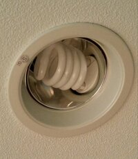 この電球の外し方がわかりません どなたか教えて下さい 照明器具はコイズミ Yahoo 知恵袋