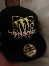 モンスターのキャップを東京の怪しい黒人の店で買ったのですが本物 Yahoo 知恵袋