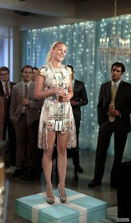 ゴシップガールでブレアのパーティーでセリーナが着ているドレスは どちらの Yahoo 知恵袋