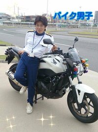 バイクの車種を教えてください。広島県にあるロイヤルドライビングスクール福山校で現在使用されている大型二輪の教習車は何という車種ですか？(写真の白いバイクです) 