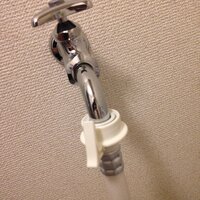 洗濯機の蛇口につないでるホースから水漏れしていました その場合ホースを買い換えれ 教えて 住まいの先生 Yahoo 不動産