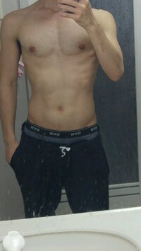 筋トレを初めて一ヶ月目の者です 画像の筋肉の評価及び 今後鍛えるべき箇所 Yahoo 知恵袋
