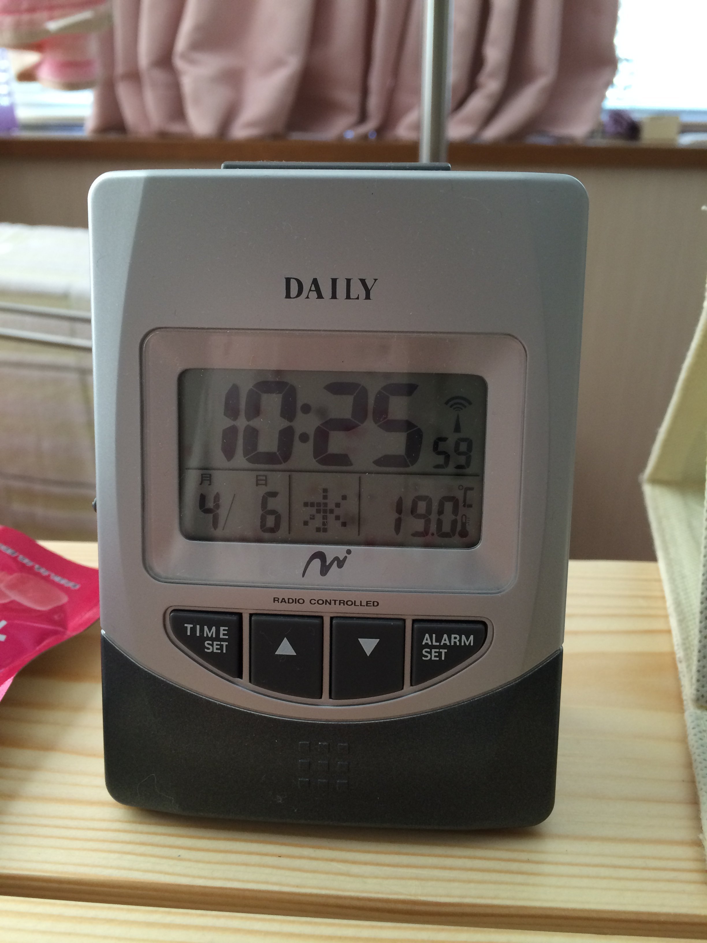 数年前に買った目覚まし時計の説明書を捨ててしまい、使い方が分からず