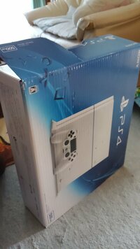 ついさっき買った新品のｐｓ４なのですが帰りに転んでしまい箱が破