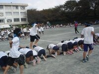 背中渡りリレーについて今年中学の運動会の種目で背中渡りリレーがありま Yahoo 知恵袋