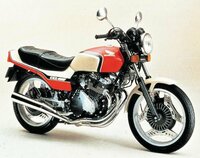 Cbx400fに乗ってるんですけど 風防のつけ方がわかりません わか Yahoo 知恵袋