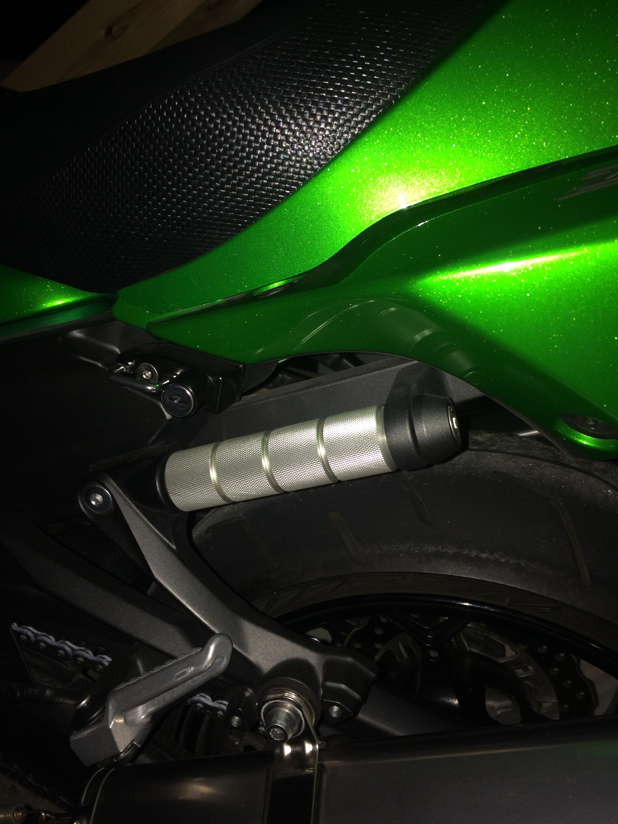 4回ほど使用して使わなくなりましたので、お譲り致します。 カワサキのZX-14Rについて質問です。中古にて購入しましたが