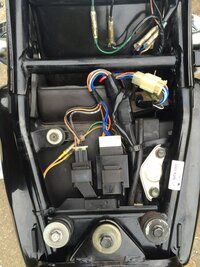 Sr400ウインカーリレー交換についてバイクいじり初心者です Yahoo 知恵袋