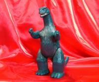 マルサン製のゴジラのソフビ人形とブルマァク製のゴジラのソフビ人形、どっちが値段が高いのですか? 