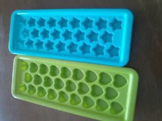 100均のダイソーで買った製氷器ですが 氷が取り出せません より曲げてひ Yahoo 知恵袋