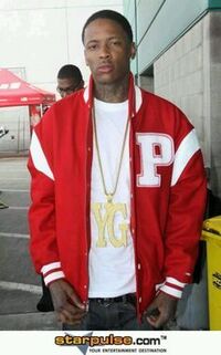 Hiphopが好きなのですがよくラッパーが来ている服やアクセサリーはどこで買え Yahoo 知恵袋