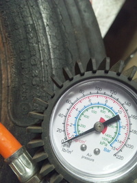 タイヤ 空気圧 トラクター 大事なのは接地面積と空気圧。ミシュランに聞いた農業機械用タイヤの世界