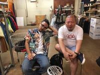 chicocarlitoさんが着てるシャツのブランドを教えてください