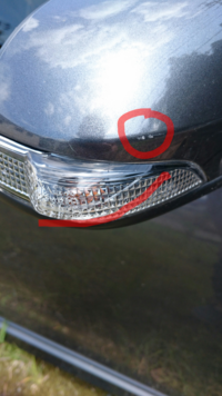 今日車の雪下ろしをしてる際に車に小さな傷を見つけました 塗料の Yahoo 知恵袋