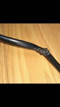 コンセントのコード コテ が溶けたのですがこれぐらいなら大丈夫でしょうか Yahoo 知恵袋