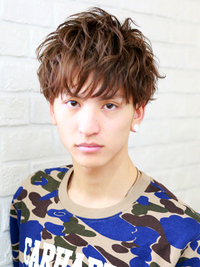 美容師さんにしつもんです メンズ ショートの髪型で長さが多少足りない切り抜 Yahoo 知恵袋