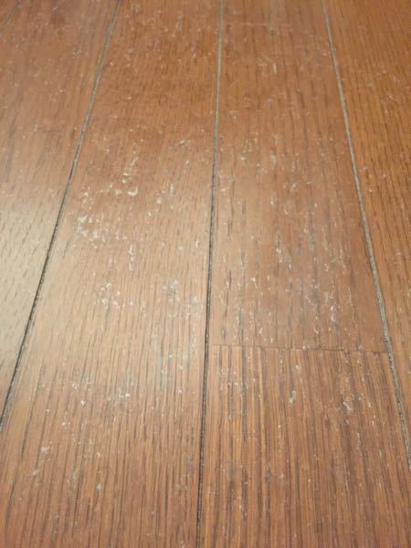 白カビ？ワックスの白化？換気の悪い賃貸でベッドフレームの内側 