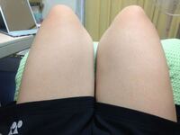 座った時に 太ももが広がるのが悩みなんですが これは太いですよね Yahoo 知恵袋