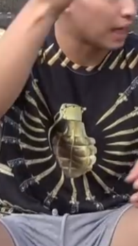 この画像の服のブランドを教えて欲しいのですがstスタジオというyoutu Yahoo 知恵袋