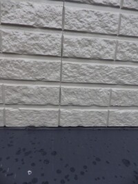 外壁を塗り替えた際に壁際に物置を大工さんに作ってもらいましたが 雨漏りがしたので 教えて 住まいの先生 Yahoo 不動産